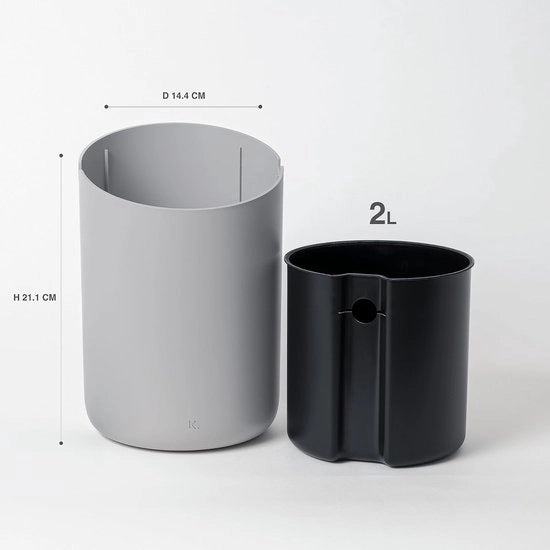 Piccola Scatola Rifiuti 'Tove' - 2L | Design Esclusivo Mini Emme Cosmetici a Forma di Cestino Proveniente da Berlino | Scatola Rifiuti per Bagno, Cucina e Ufficio | Antiscivolo, Emme Bagnato | Grigio Chiaro, Grigio Scuro