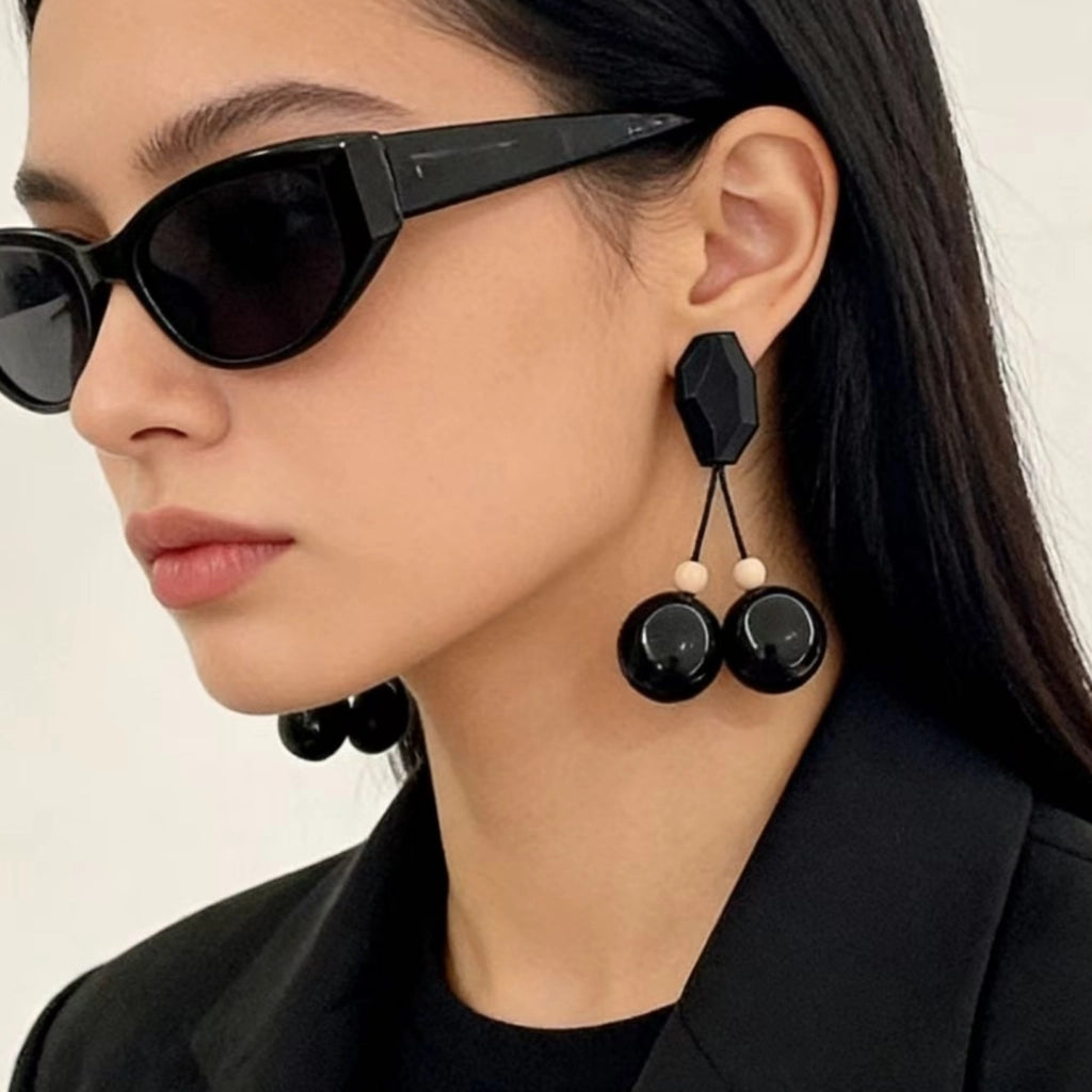 Orecchini neri geometrici con perline, in stile barocco vintage.