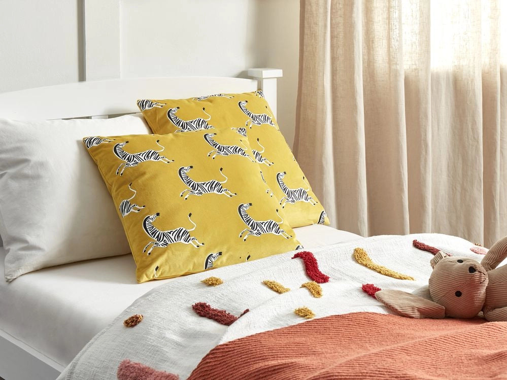 Set di 2 cuscini sparsi in tessuto poliestere velluto giallo con motivi animali 45 x 45 cm per la cameretta dei bambini