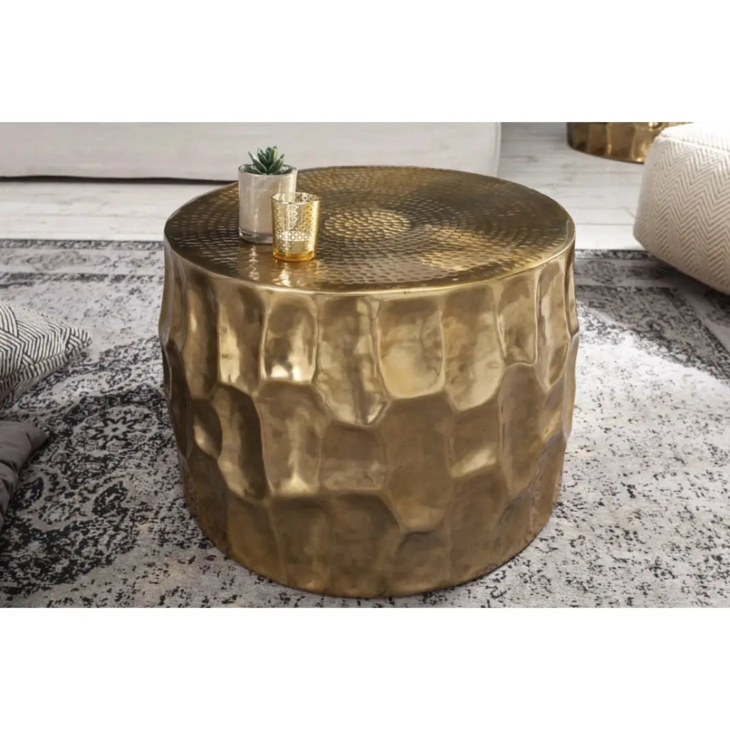 Tavolino basso TRIANE dorato 55 cm – Alluminio martellato design scolpito