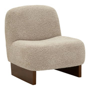 Poltrona Japandi in boucle' con base in legno scuro