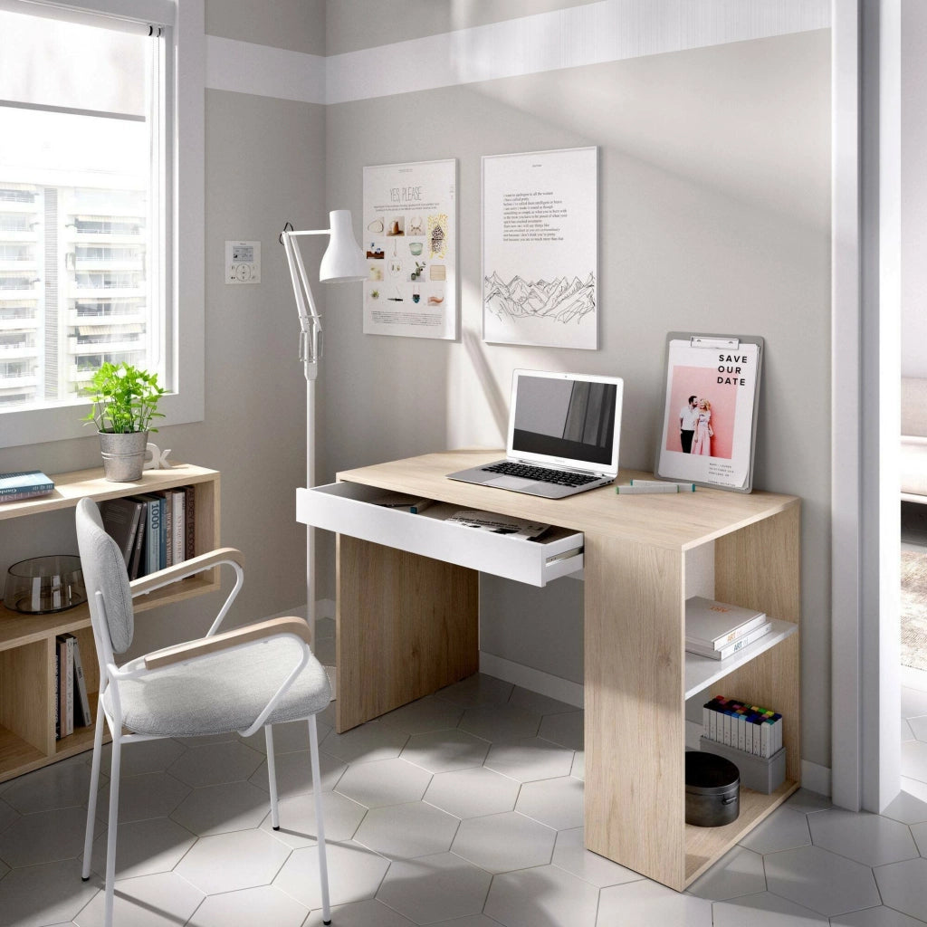 Scrivania Arianella, Scrittoio multiuso da ufficio o cameretta, Tavolo da studio lineare con scaffali, 115x50h74 cm, Rovere e Bianco