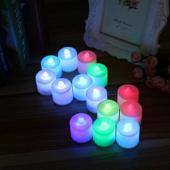 LED Candelabri senza fiamma, alimentati da batterie, con effetto lampeggiante lento in 7 colori, ideali come decorazione per la casa, per tavolo, per Halloween e Natale. Confezione da 24 candele.