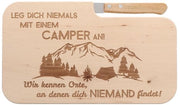 Tavolo da snack in legno con coltello e incisione "Non fare la spia a un campeggiatore" | Ideale regalo per gli amanti della natura e dei campeggi.