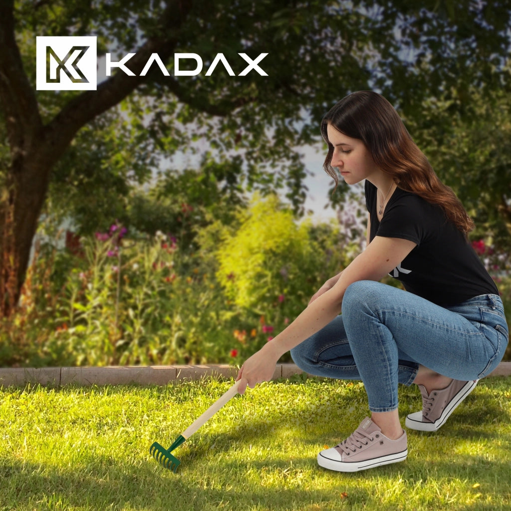 KADAX Piccolo rastrello per foglie ed erba da giardino, 66 cm, 8 denti, manico in legno