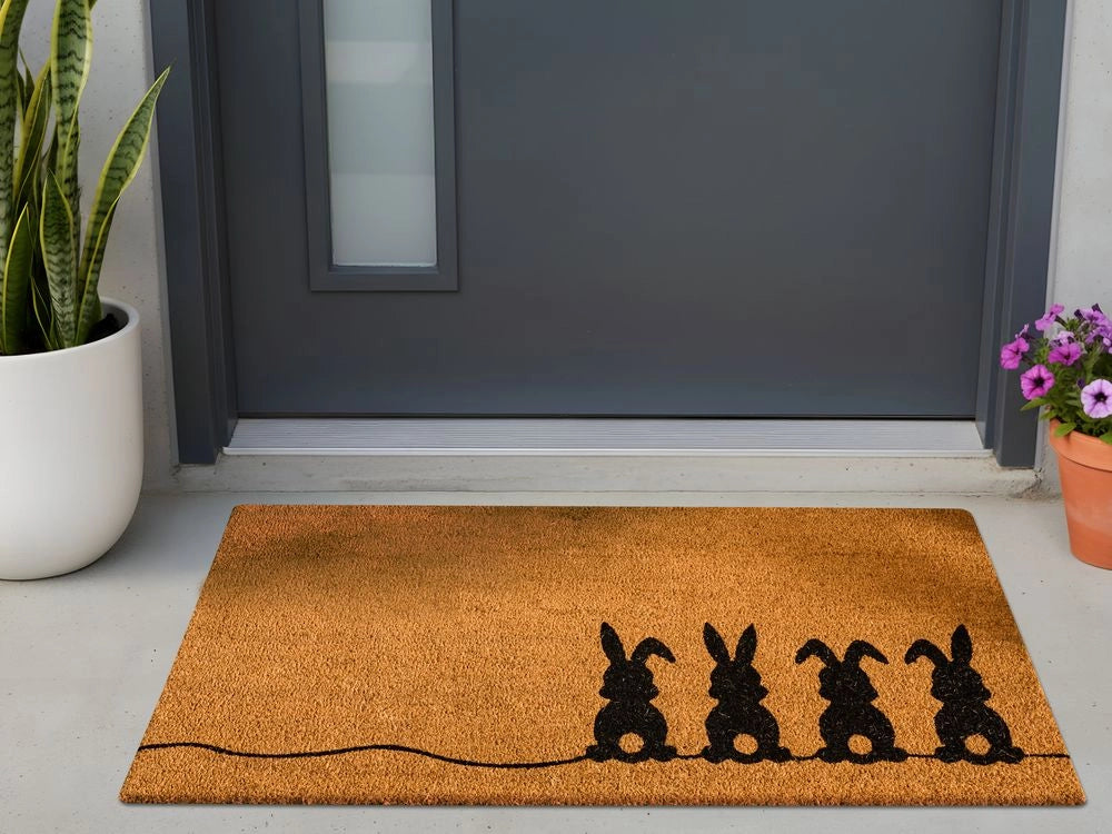 Zerbino in fibra di cocco naturale con fondo in gomma 55 x 120 cm con decorazione antiscivolo e motivo a coniglio.