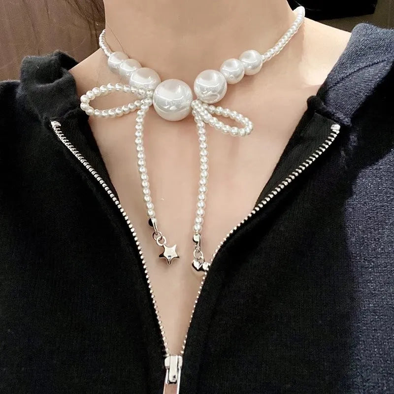Collana con fiocco grande e perle, realizzata a mano, regalo di Natale o di compleanno.