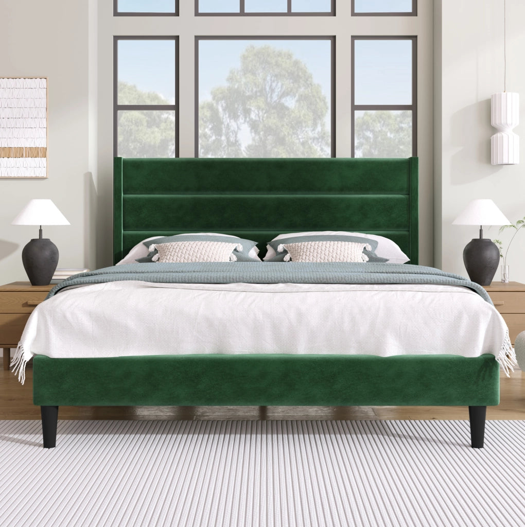 Letto imbottito 140x200 cm con rete a doghe e testiera; velluto verde scuro