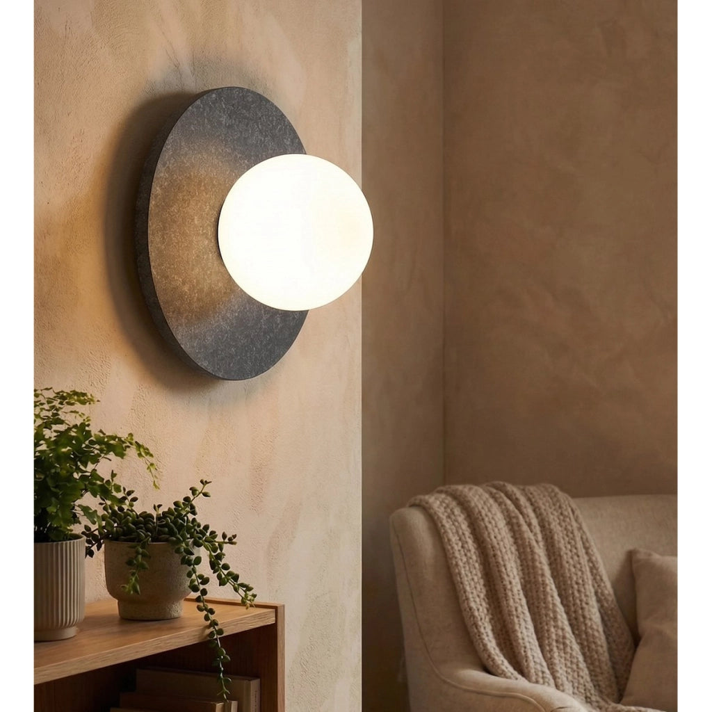 Lampada da parete CALMA in acciaio e feltro nero