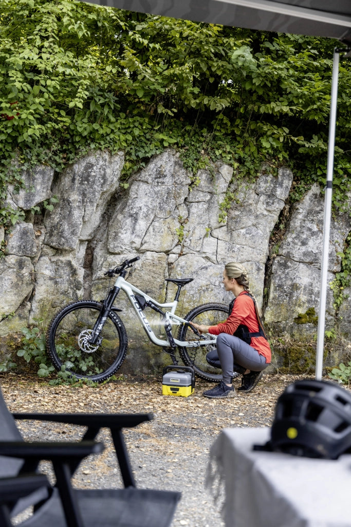 KARCHER Idropulitrici portatili OC 3 + Kit Biciclette - Portata: max. 2 l/min - Tipo di batteria: Batteria agli ioni di litio  - Autonomia: 15 min