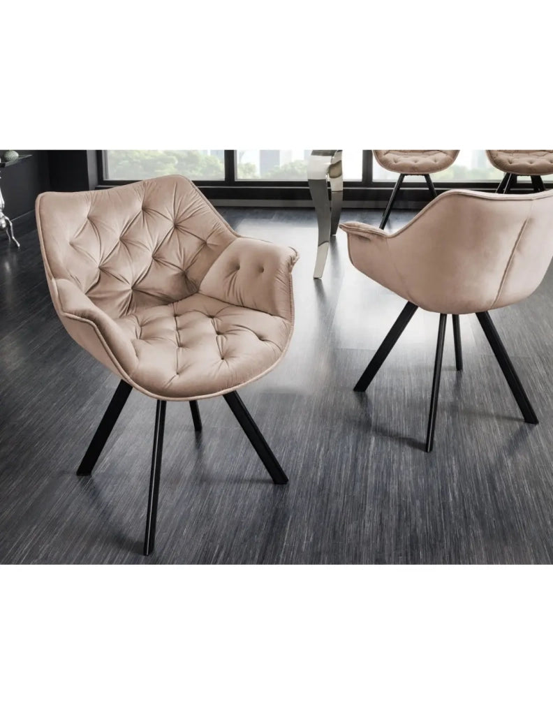 Set di 2 sedie design COMFY girevoli a 180° in velluto beige champagne trapuntato e piedi neri