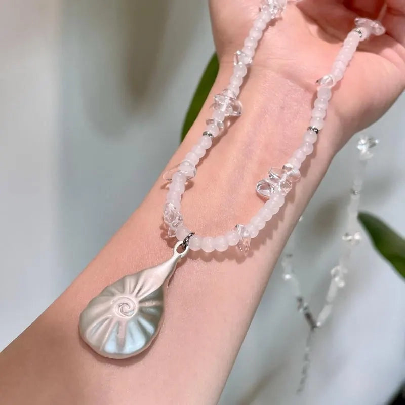 Collana di conchiglie con perline fatta a mano: un regalo vintage con gioielli in cristallo