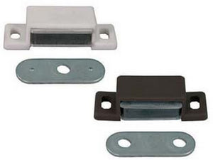 cricchetto magnetico rettangolare normale mm48x18x13h., 2 fori, plastica cod:ferx.fer6002