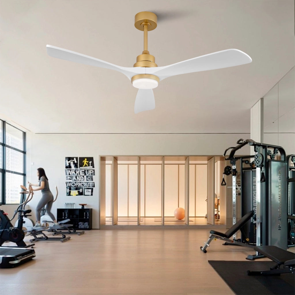Desviae Ventilatore da soffitto con luce da 52 pollici in metallo e legno bianco e oro con telecomando e motore DC reversibile