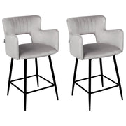 Set di 2 sgabelli da bar velluto grigio braccioli schienale intagliato gambe in metallo moderna industriale