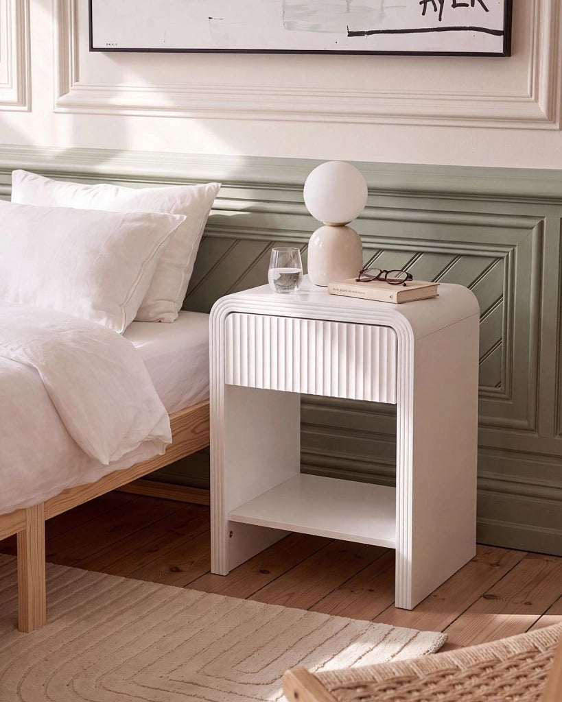 Comodino bianco in MDF con 1 cassetto e 1 ripiano stile elegante