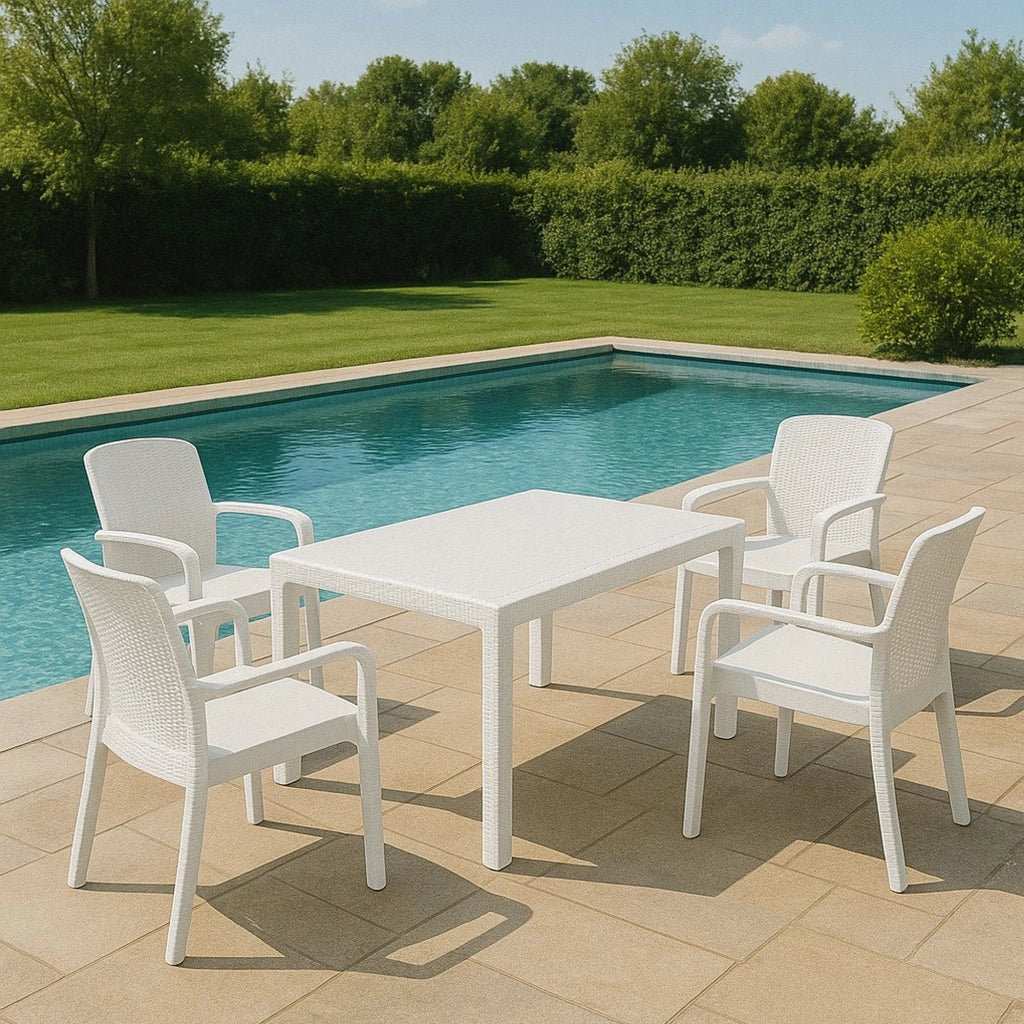 Set salotto da esterno Lograto, Salottino outdoor e indoor, Tavolo rettangolare fisso con 4 sedie impilabili, Made in Italy, Bianco