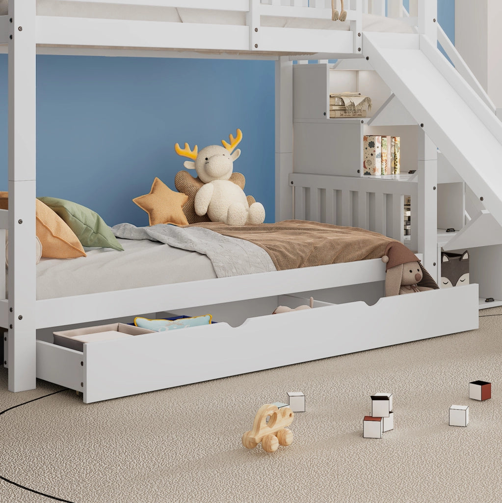 Letto a castello a forma di casetta con scivolo, scala con contenitore e cassetti