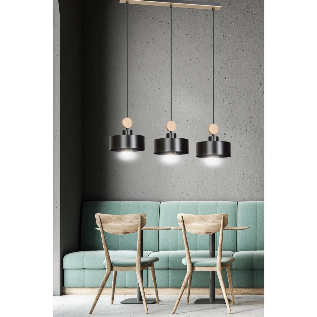 Lampadario 3 Luci Zhurong In Acciaio Nero E Paralumi Con Legno Naturale