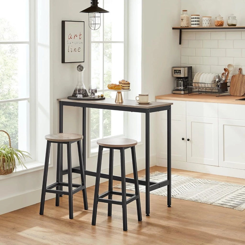 VASAGLE Set di 2 Sgabelli da Bar, Sedie da Cucina, Struttura in Metallo, Montaggio Facile, Alto 65 cm, con Poggiapiedi, per Cucina, Soggiorno, Sala da Pranzo, Greige Melange e Nero LBC032B02
