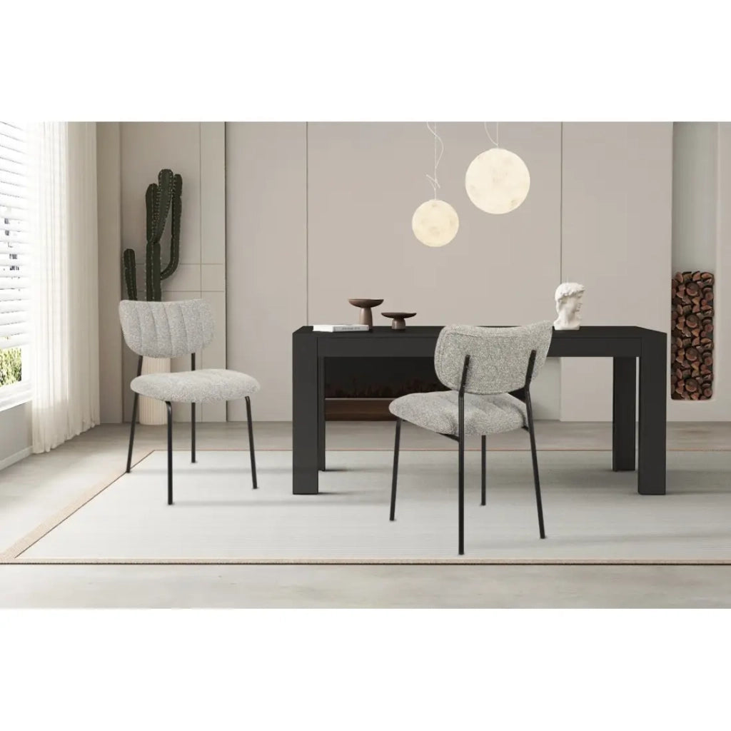 Set di 2 sedie NORAYA – Tessuto grigio chiaro – Gambe in metallo – Design compatto – Eleganza moderna e minimalista