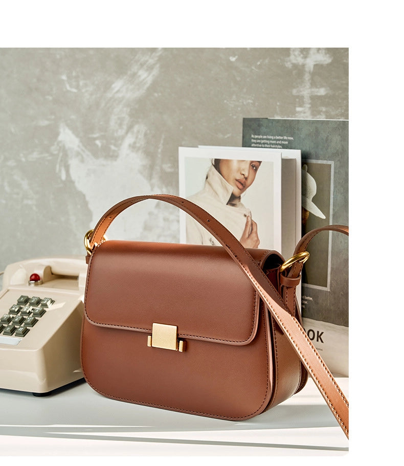 Borsa a tracolla da donna in vera pelle, colore marrone.