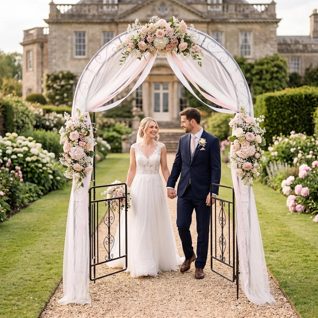 Arco da Giardino con Cancello, Pergolato per Piante Rampicanti | Pergola Decorativa in Metallo con Piedini a Punta e Chiusura, per Rose, Viti e Fiori da Matrimoni e Feste, 135x60x213 cm