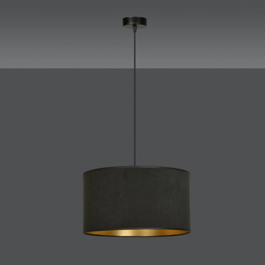 Lampada a sospensione Hilde con paralume in velluto nero e interno oro