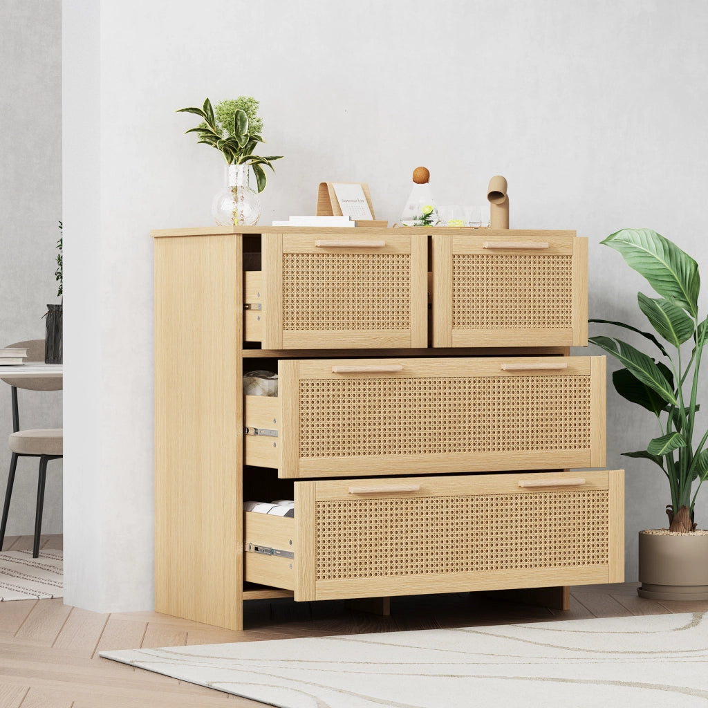 Comodino cassettiera in rattan naturale a 4 cassetti, struttura in MDF e maniglie in legno massello, 80x80x38 cm