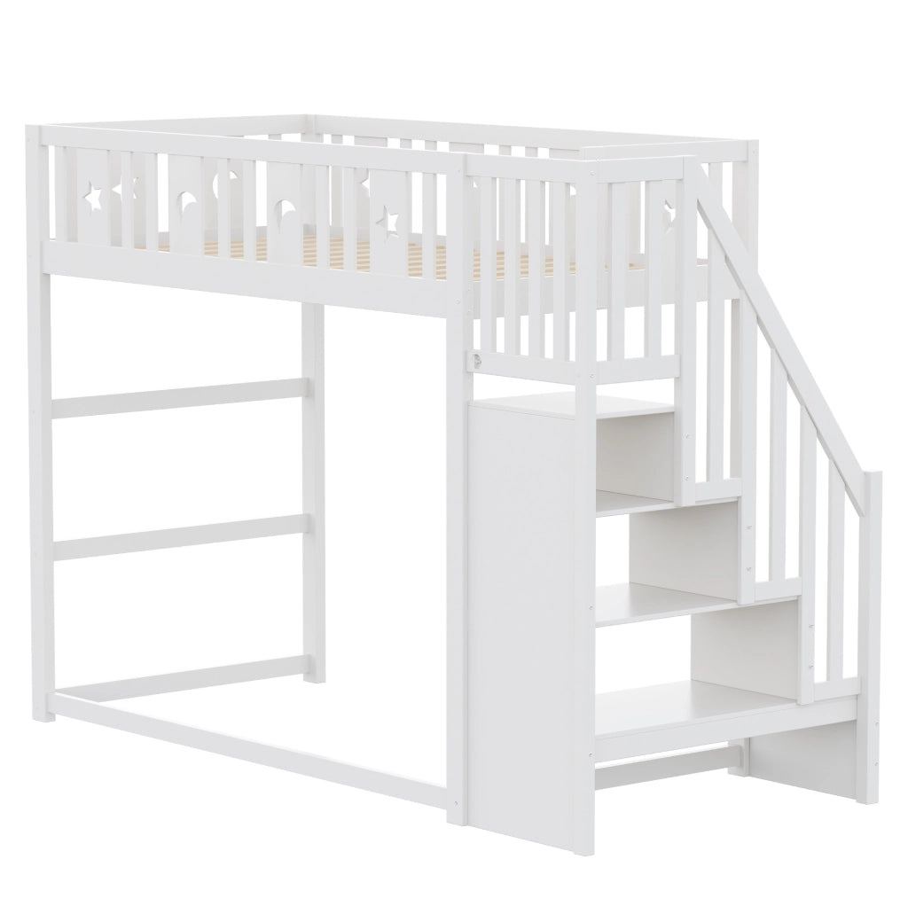Letto a soppalco 90x200 cm con scala e ripiani; area divano; bianco