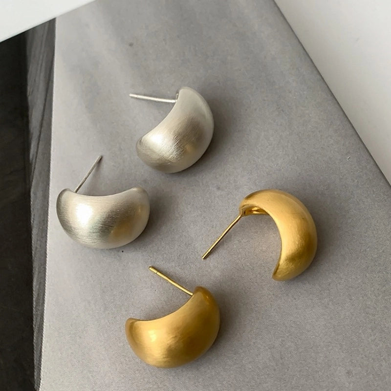 Orecchini ad ago in argento S925 - Texture metallica opaca spazzolata, dolce e raffinata, stile minimalista e sofisticato