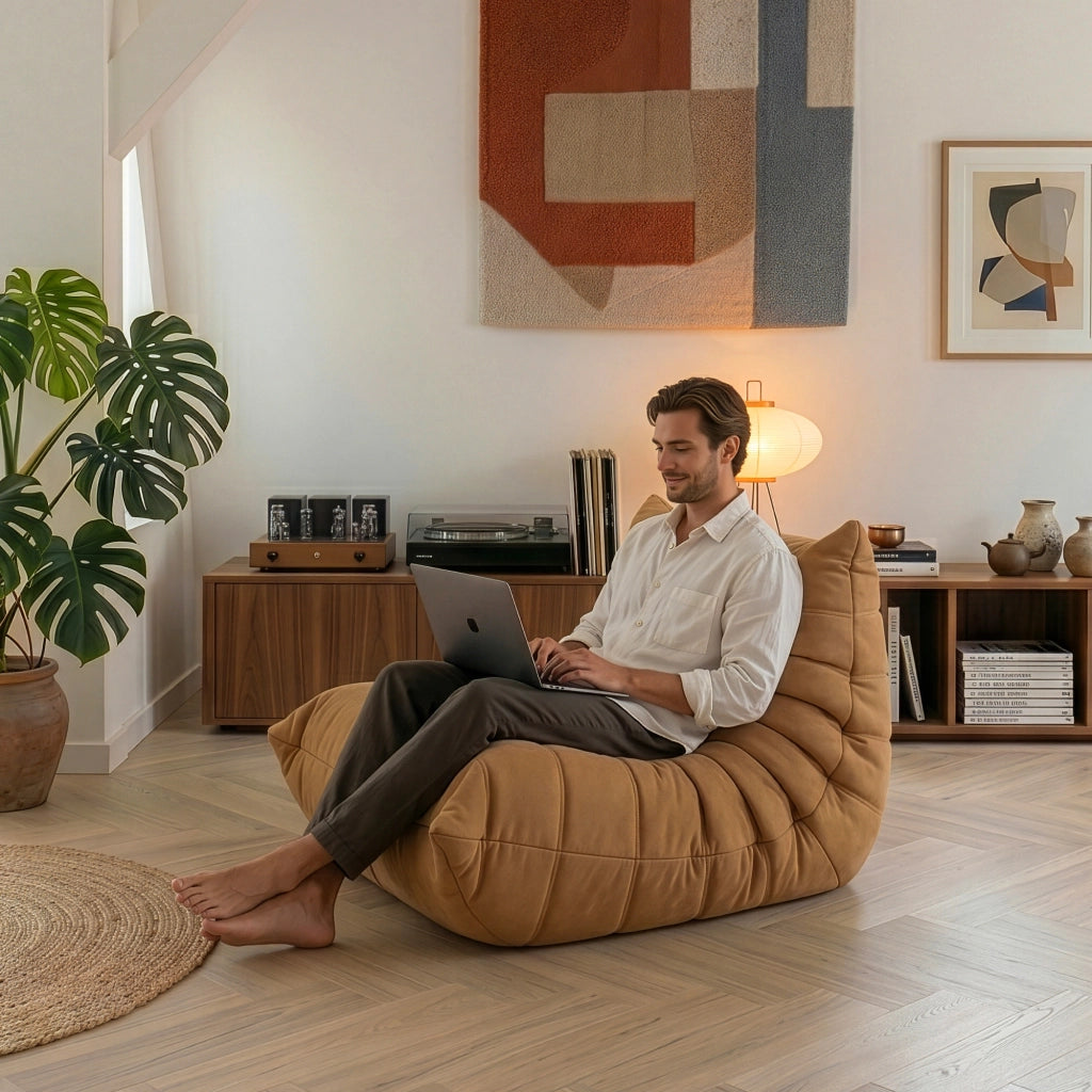 Poltrona Bassa Imbottita Kodsø con Rivestimento in Microfibra 75x90x100 cm - Marrone [en.casa]