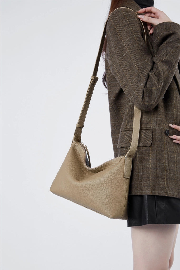 Borsa a tracolla da spiaggia da donna in vera pelle color albicocca
