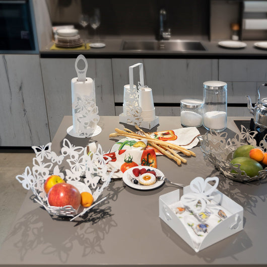 Centrotavola Farfalloso piccolo Ø31 cm in ferro traforato color beige Design moderno con farfalle decorazione tavolo elegante Made in Italy