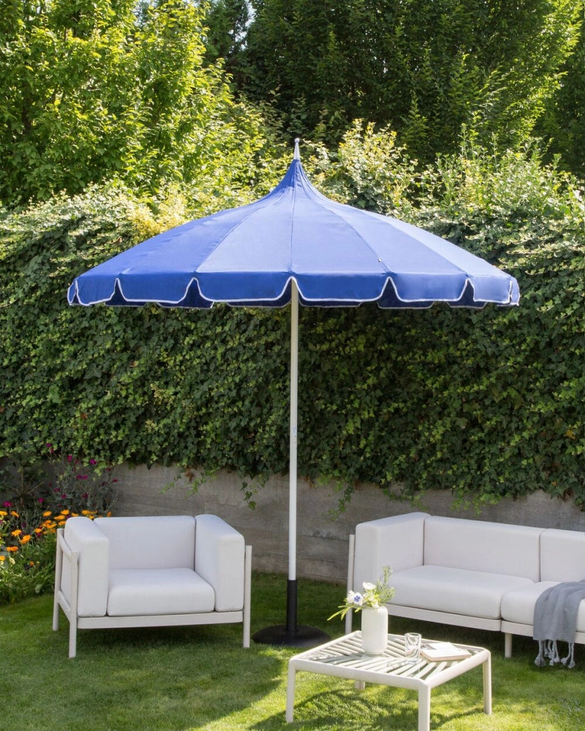 Ombrellone da giardino in tessuto poliestere blu con palo in alluminio bianco ⌀ 245 cm Elegante e moderno