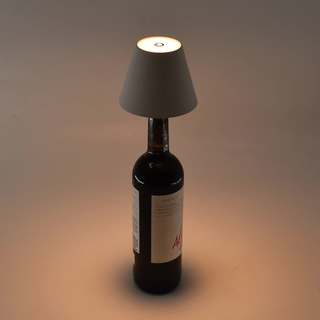 INNOVATIVA LAMPADA LED DA TAVOLO PORTATILE CON TAPPO PER BOTTIGLIA - ELEGANZA E FUNZIONALITA' IN UNICO DESIGN