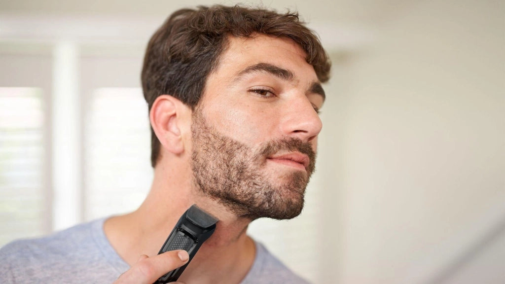 Philips MULTIGROOM Series 3000 rifinitore all-in-one 6 in 1 con 6 accessori per barba e naso MG3710/15