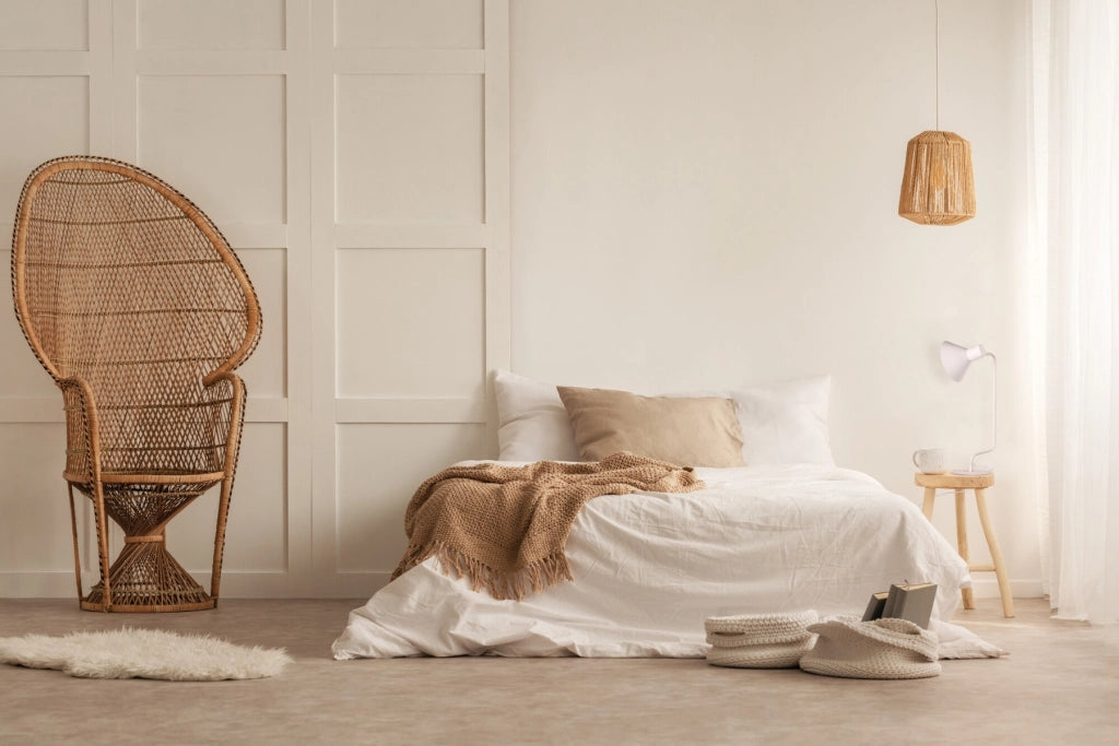 Lampada da tavolo bianca allungata Nedia Kanlux E14 10W
