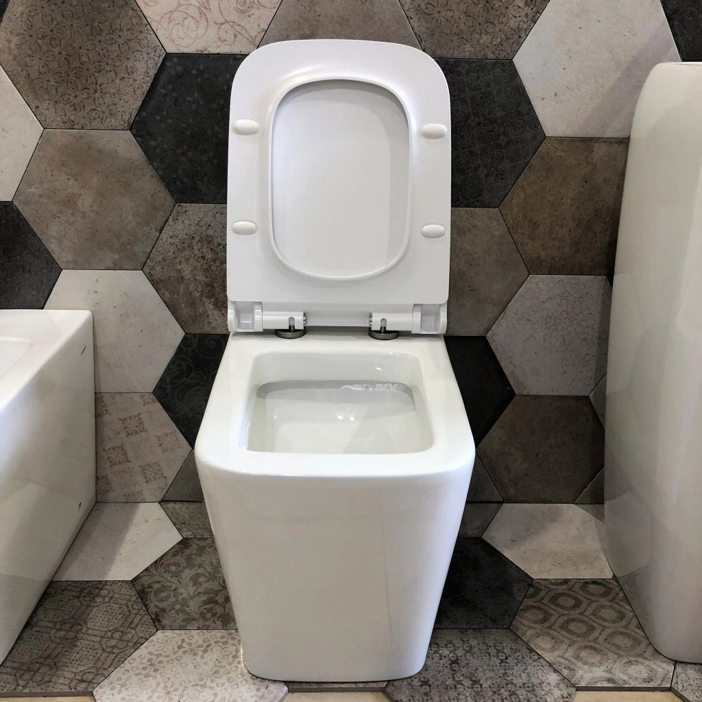 Sanitari a terra filo muro, linea squadrata