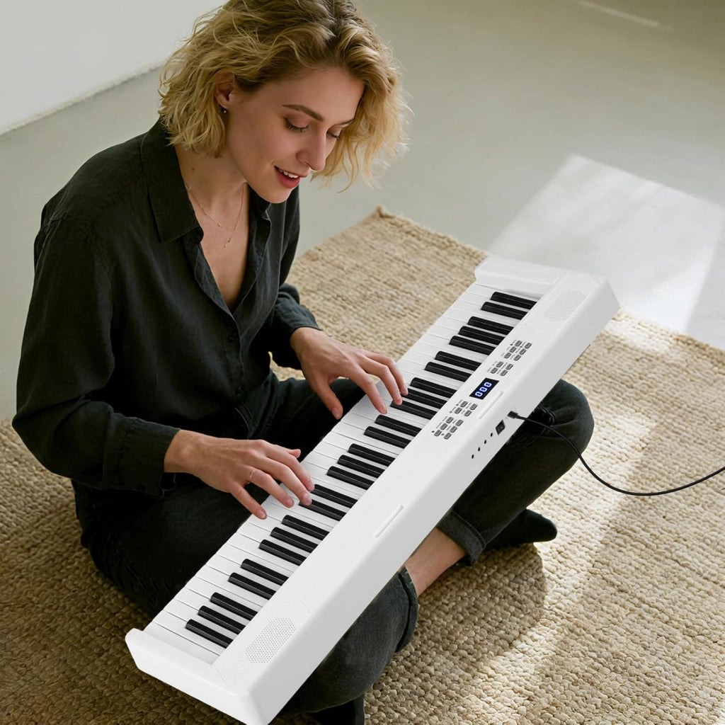 Pianoforte digitale pieghevole a 61 tasti, tastiera con auricolari, pedale, leggio, pianoforte digitale con 128 suoni e ritmi, tastiera per pianoforte con tasca (bianco)
