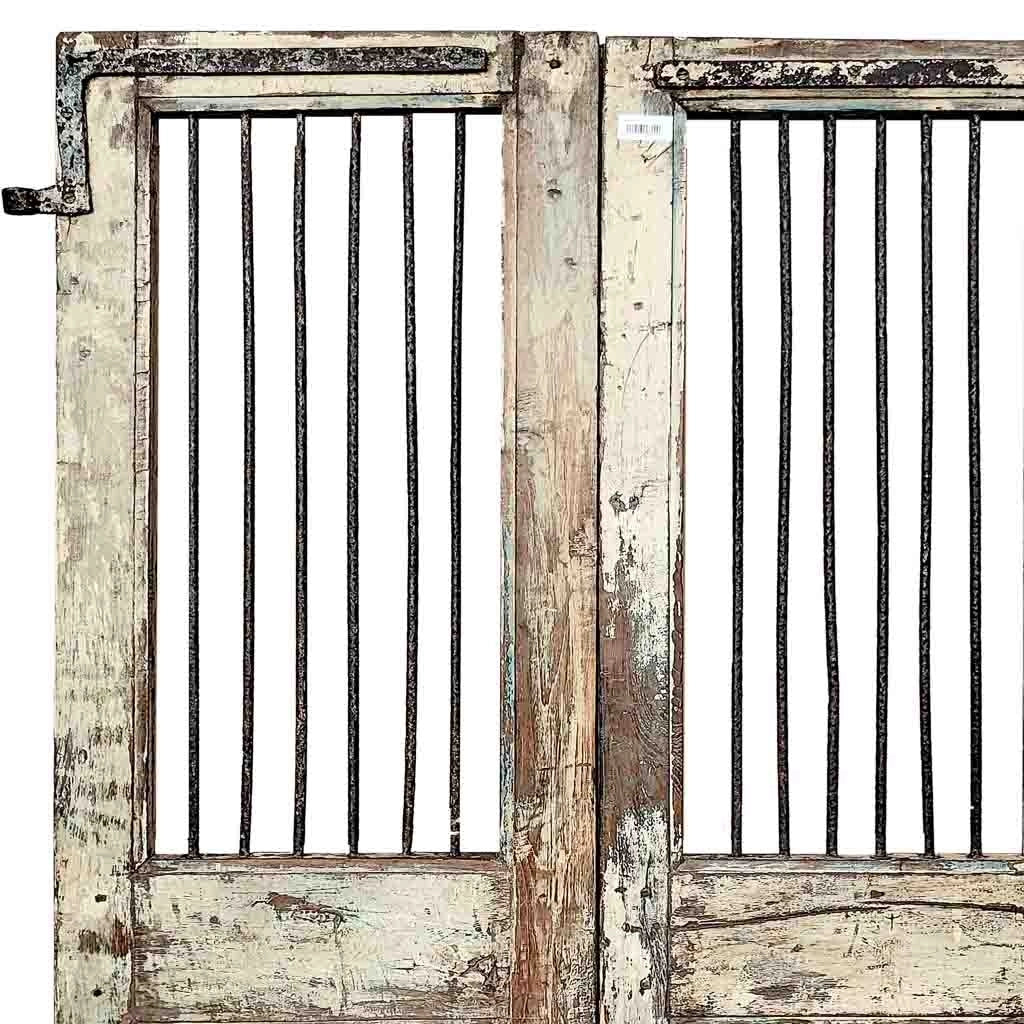 Porta in legno marrone con finitura artigianale, 98x3x175 cm (altezza).
