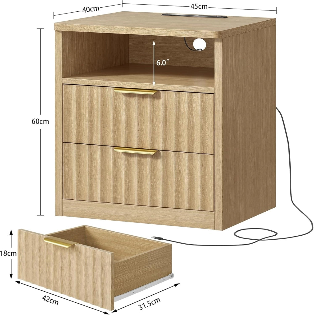 Tavolino da Letto Scanalato, Comodino con Prese USB e Tipo C, Illuminazione LED, 2 Cassetti e Scomparto Aperto, per Camera da Letto e Soggiorno, Legno Naturale