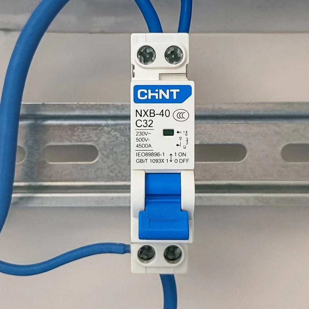 Chint 817020 nxb-40 c32-1pn-4,5 interruttore magnetotermico 1p+n 32a 4,5ka