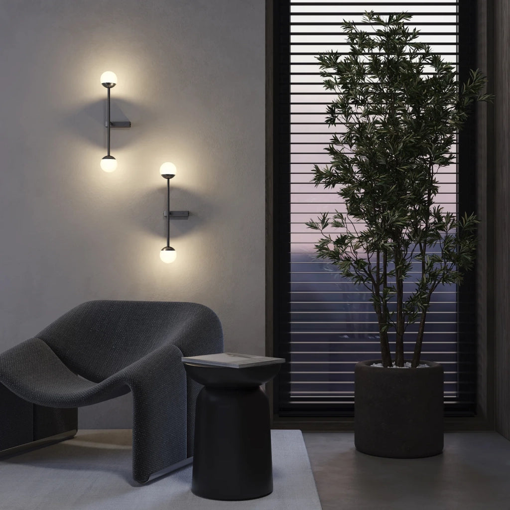 Maytoni Applique moderna Touch 1 luce LED integrato nero metallo vetro opaco bianco