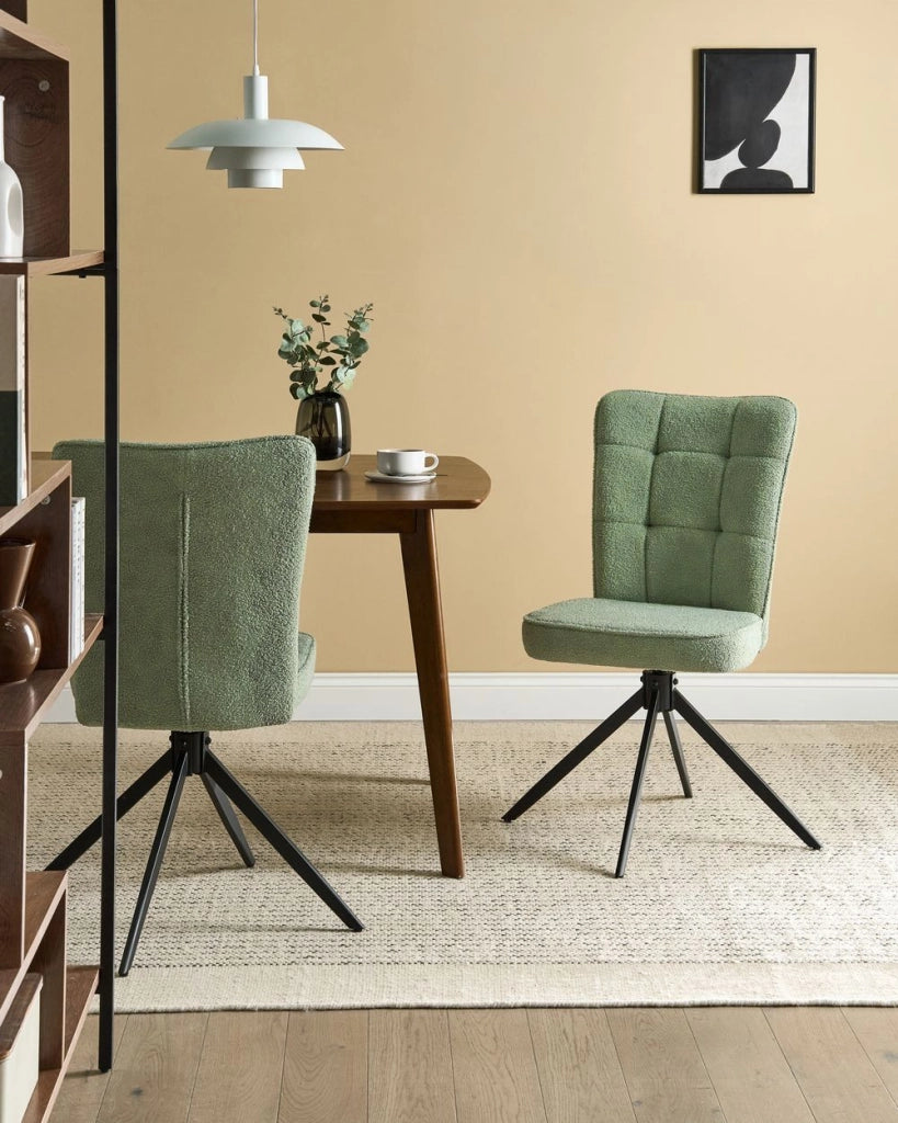 Set di 2 sedie da pranzo girevoli Rivestimento bouclé verde chiaro Base con gambe in metallo Sala da pranzo