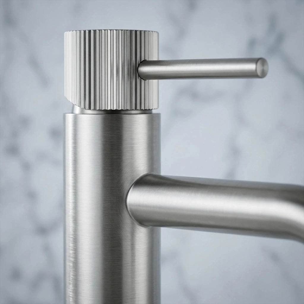 Rubinetto Da Bagno Rea Lungo Stripe Brush Nickel