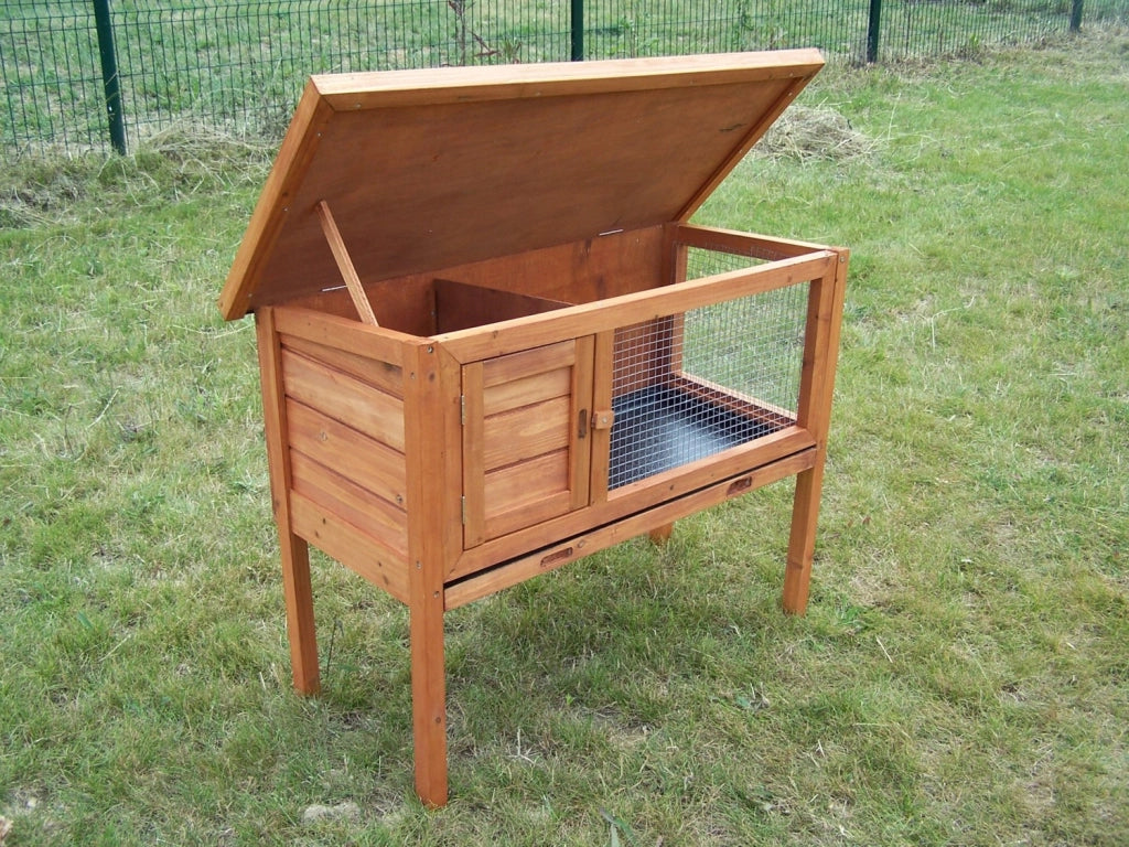 Conigliera in legno.