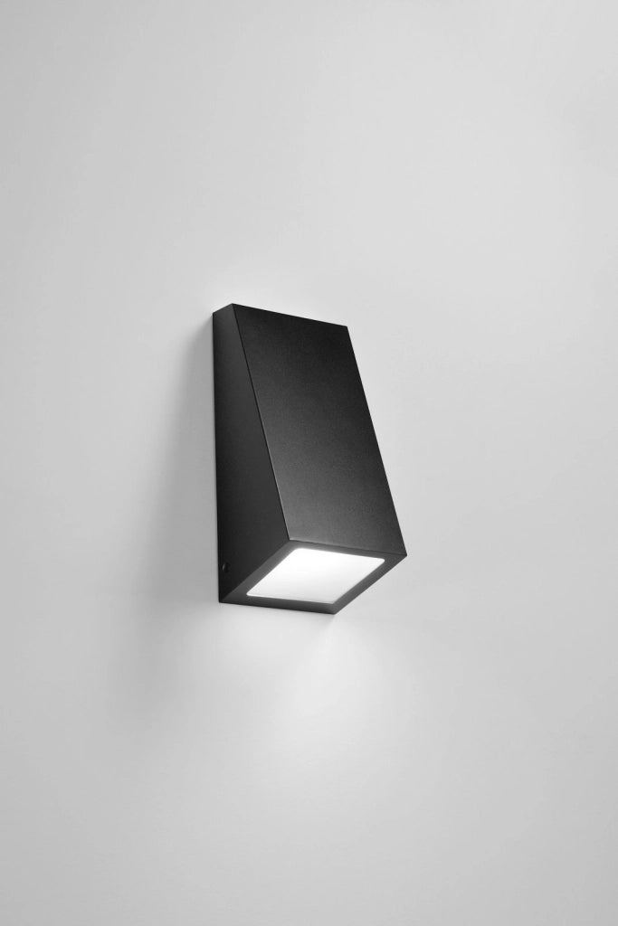 APPLIQUE POPUP NERA IN METALLO IP44 1 LUCE ATTACCO E27 118X104X247MM