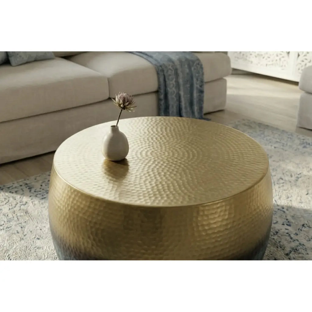 Tavolino basso TRIANE 60 cm in alluminio dorato e blu – Tavolino basso rotondo design effetto martellato