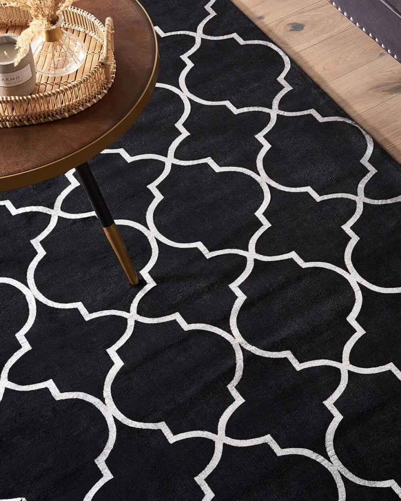 Tappeto Nero con Motivo Quadrifoglio Argento Viscosa con Cotone 140 x 200 cm Stile Modern Glam